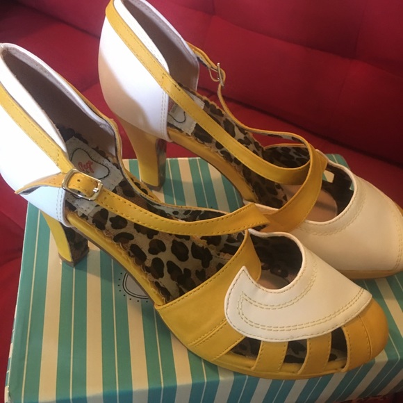 Bettie Page Angie Vintage Pumps - Picture 2 of 8